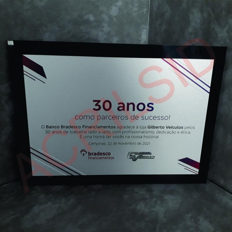 Placa de homenagem em alumínio e acrílico